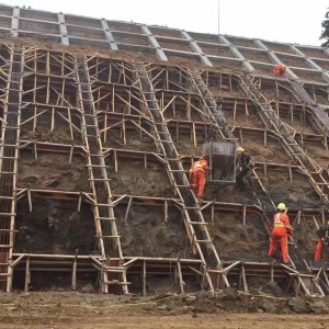 交通附属工程：边坡防护、挡土墙及交通安防施工